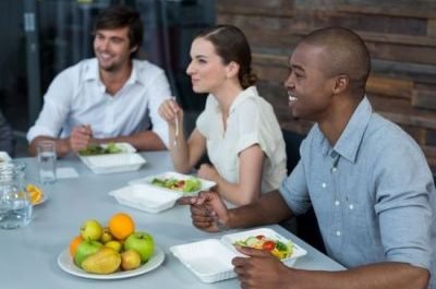 Teachers-eating-lunch-in-staffroom-3-qrao4bspodihgwn38ezf6ek2n2b5zzjhzgp9yku1ia